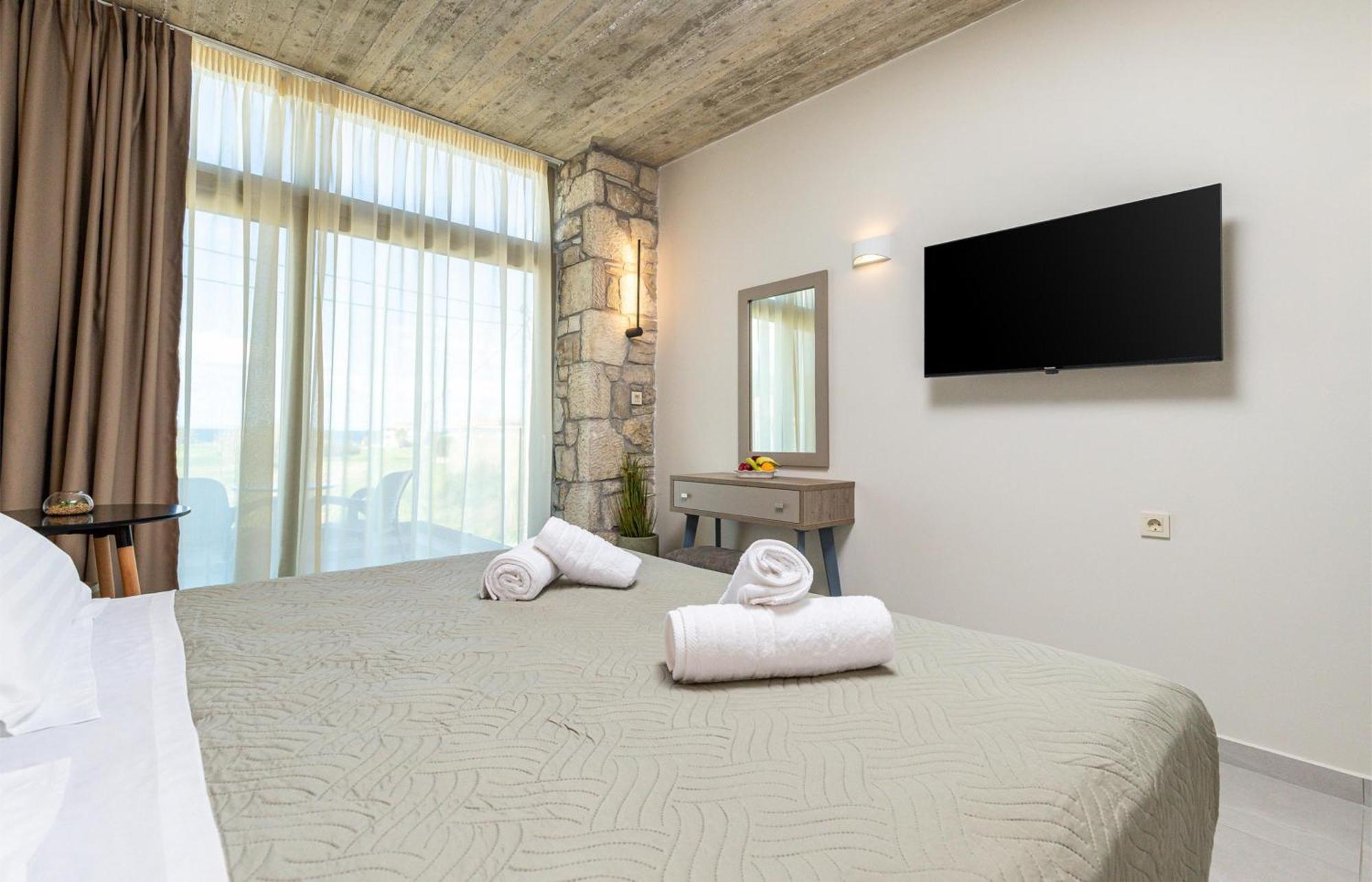 Achatis Apartments With Sea View Kolimvarion Bagian luar foto