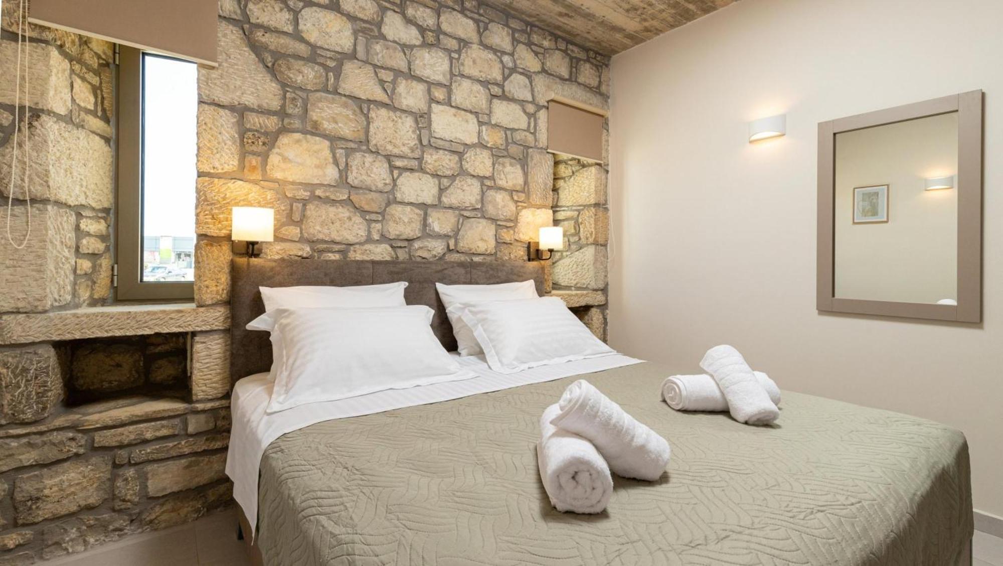 Achatis Apartments With Sea View Kolimvarion Bagian luar foto