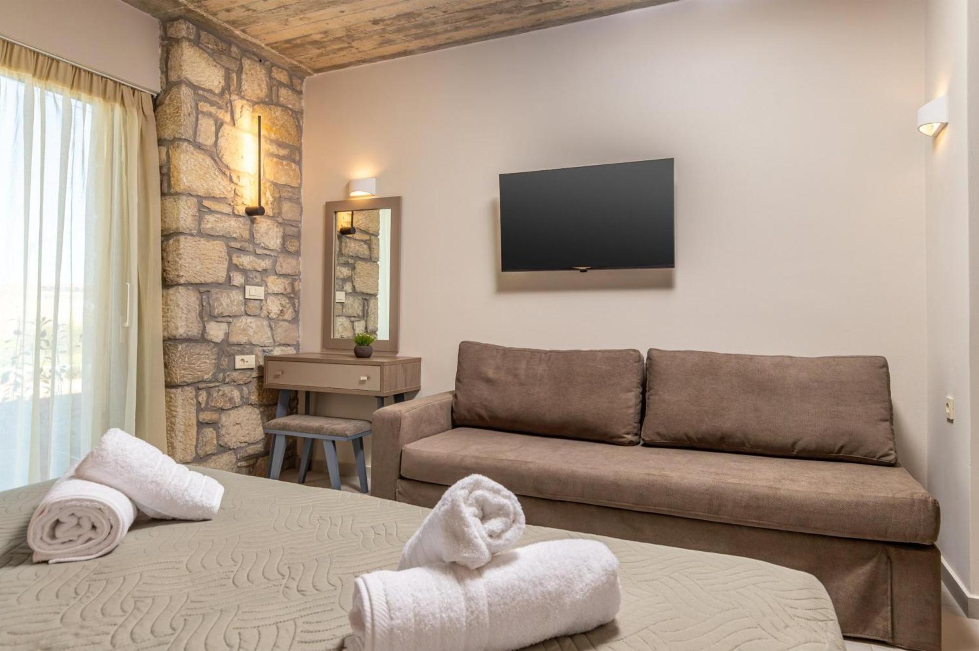 Achatis Apartments With Sea View Kolimvarion Bagian luar foto