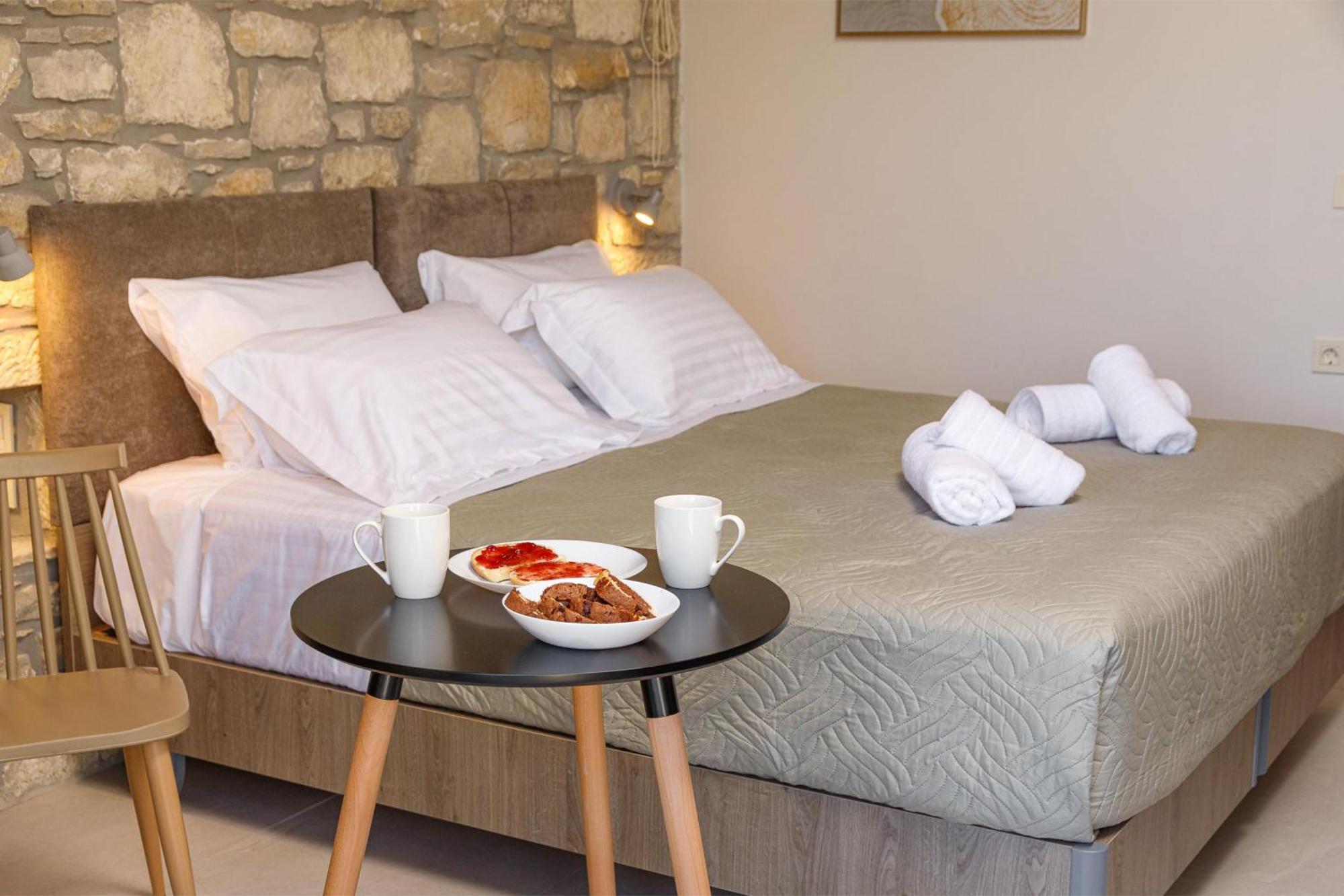 Achatis Apartments With Sea View Kolimvarion Bagian luar foto