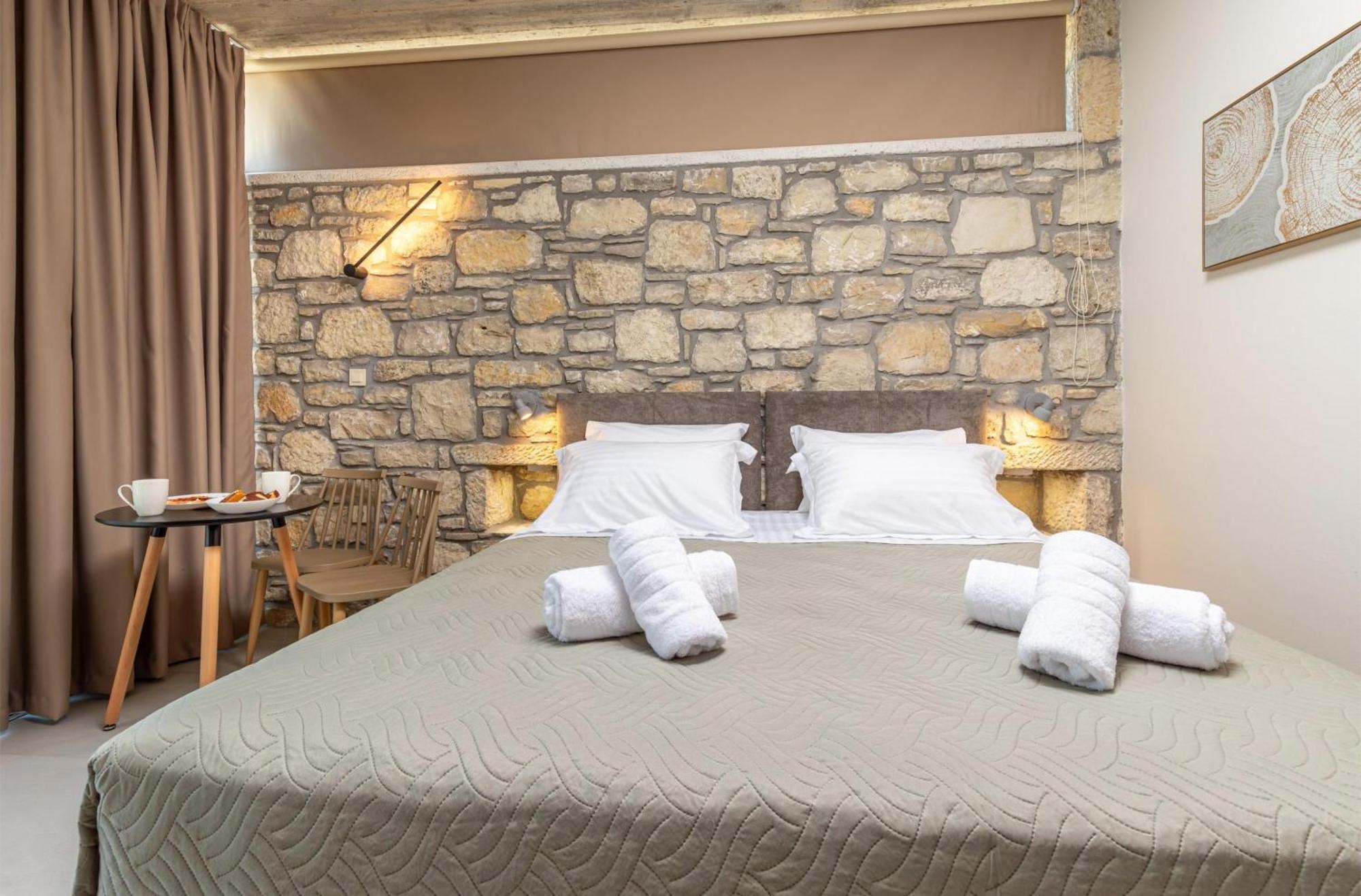 Achatis Apartments With Sea View Kolimvarion Bagian luar foto