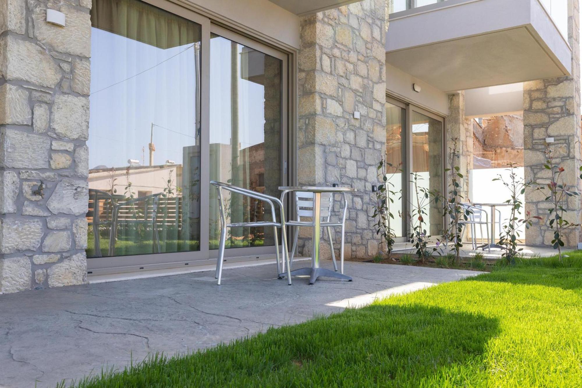 Achatis Apartments With Sea View Kolimvarion Bagian luar foto