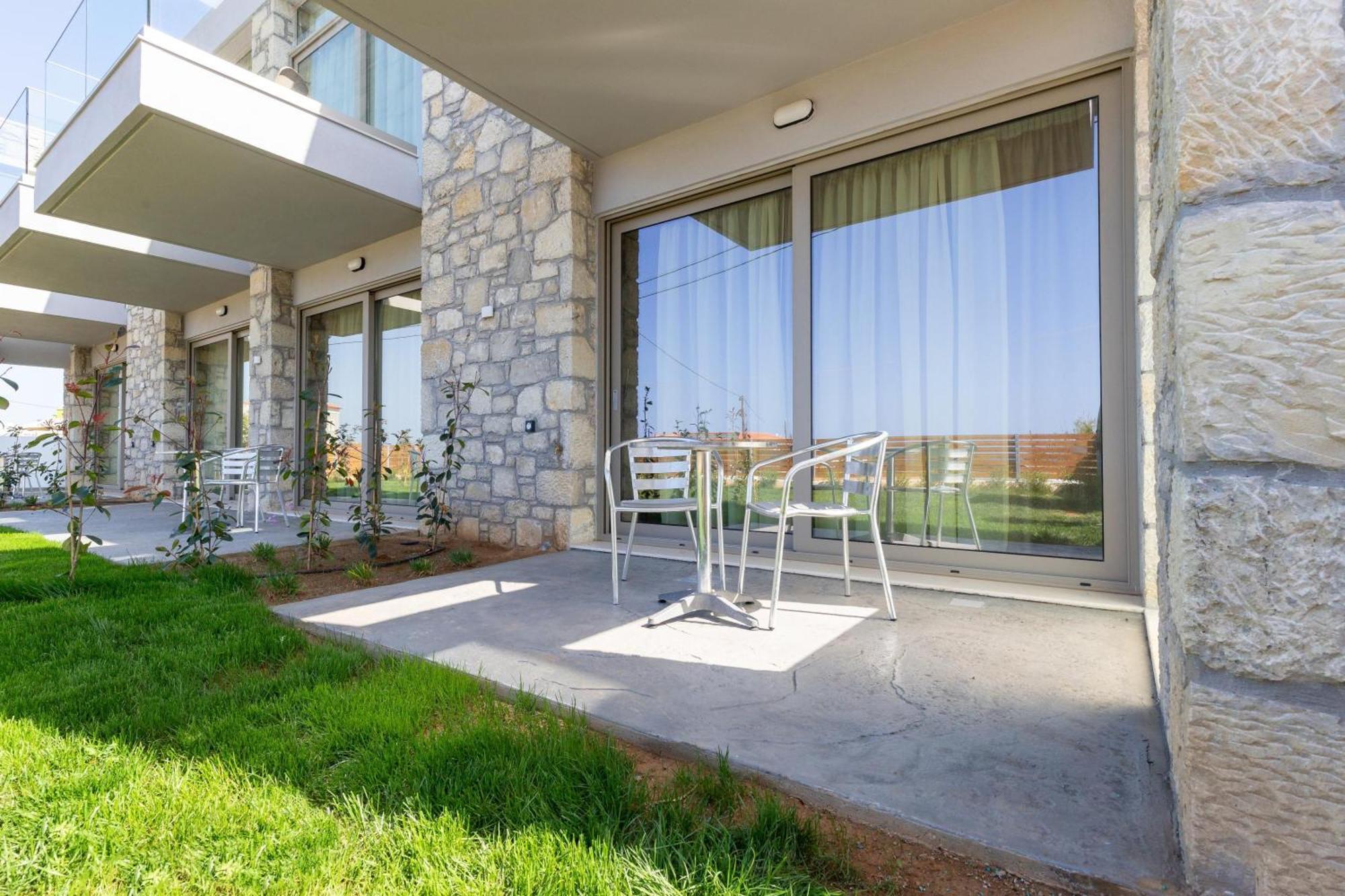 Achatis Apartments With Sea View Kolimvarion Bagian luar foto