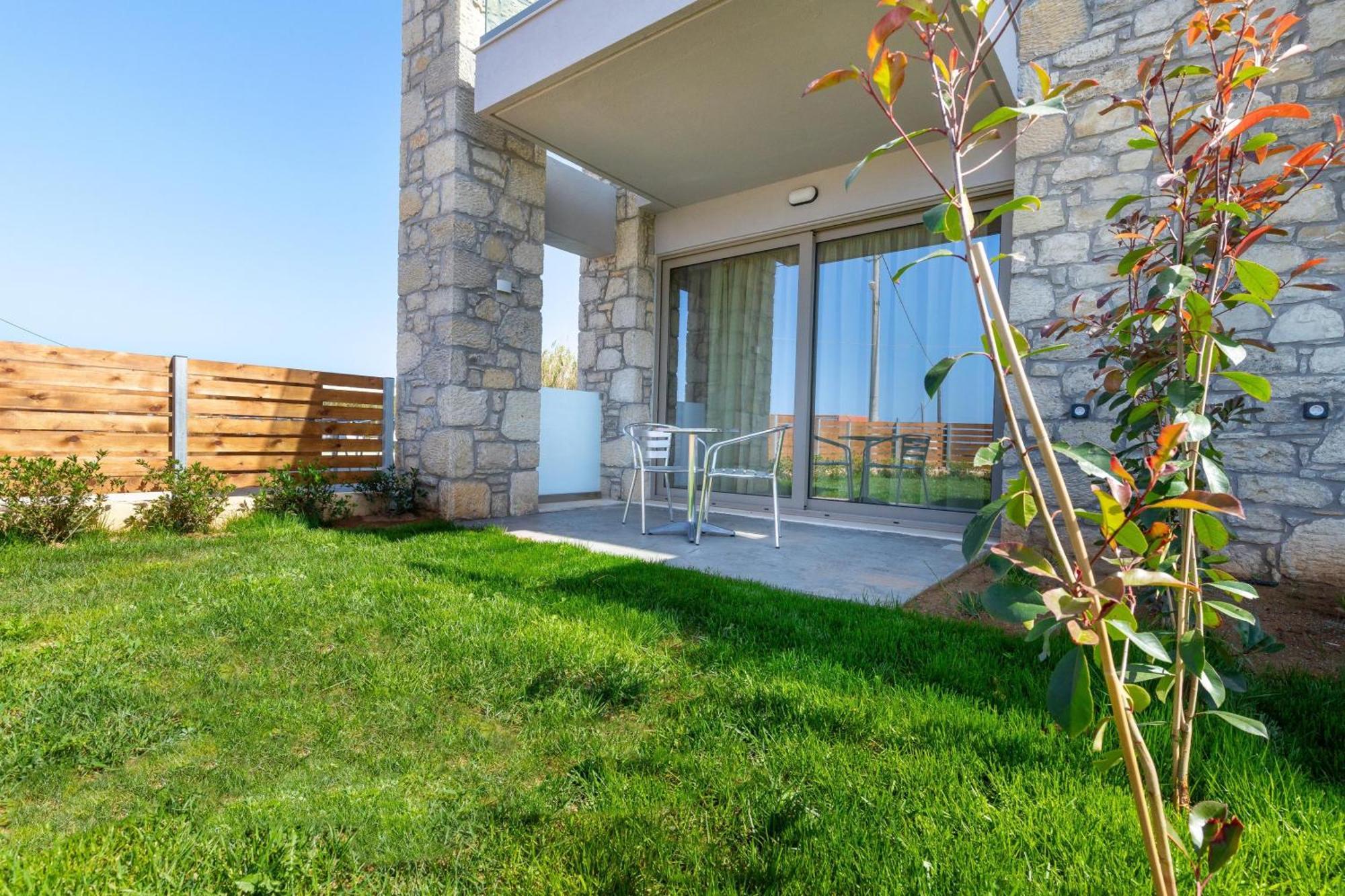 Achatis Apartments With Sea View Kolimvarion Bagian luar foto